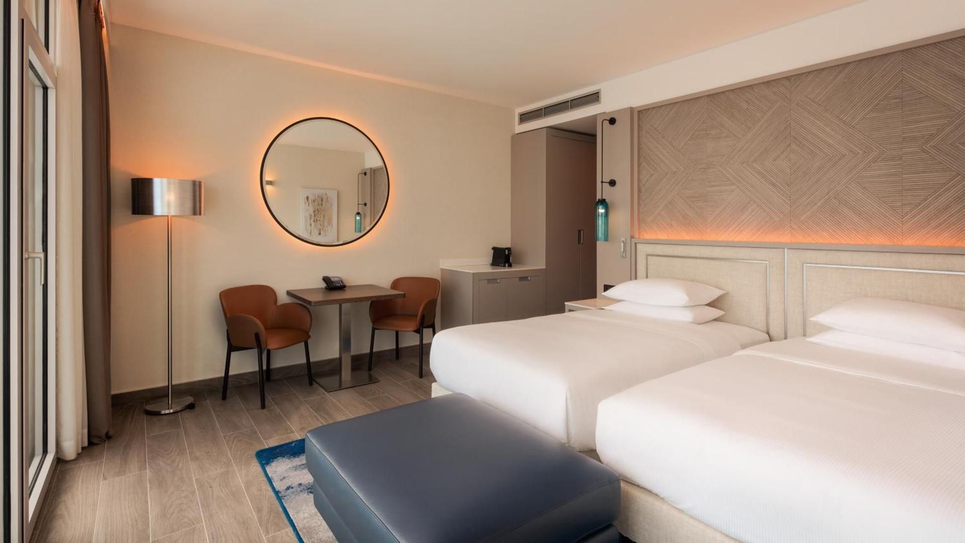 Twin Guest Room with Balcony and Sea View