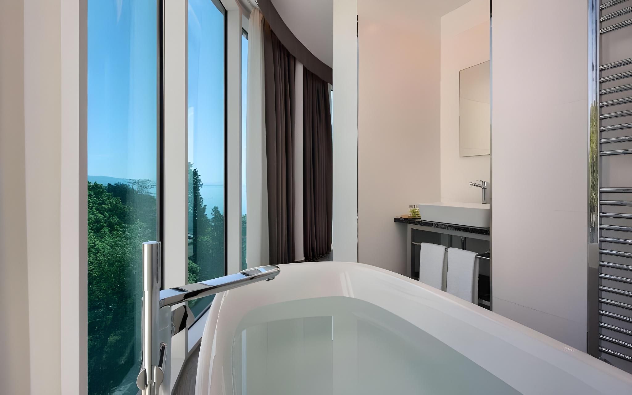 King Executive Room with Balcony and Sea View