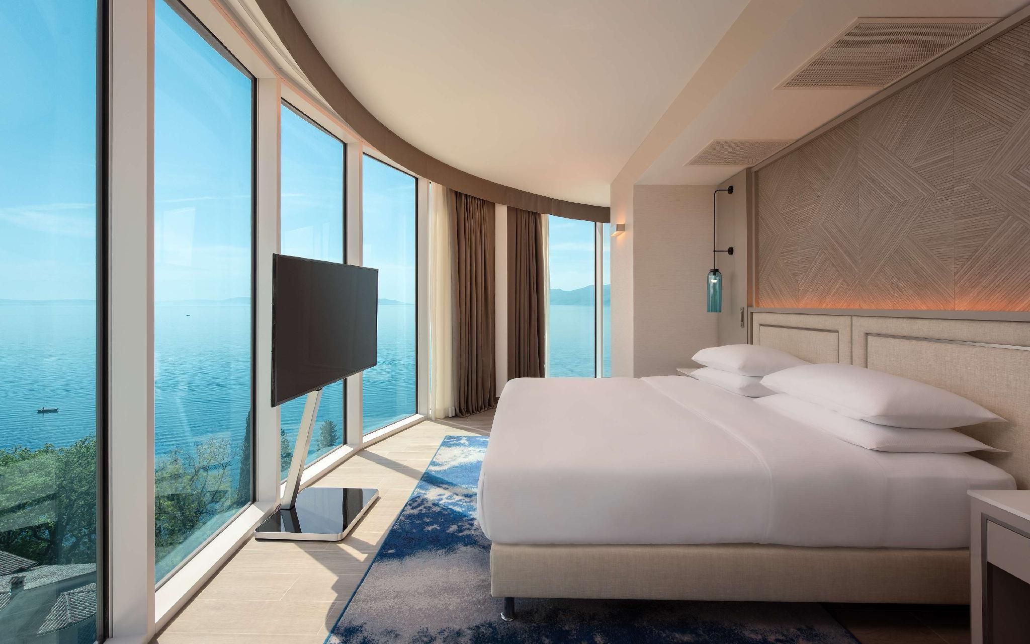 Panorama Suite with View