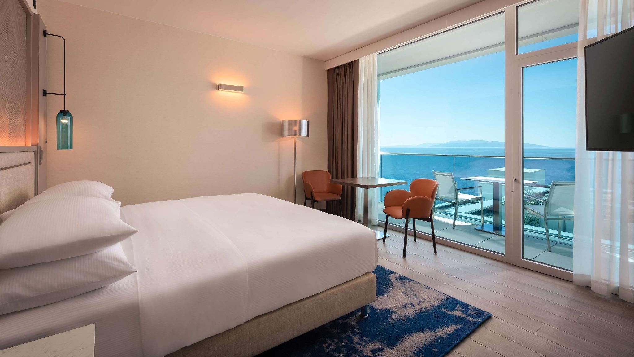 King Accessible Guest Room with Sea View