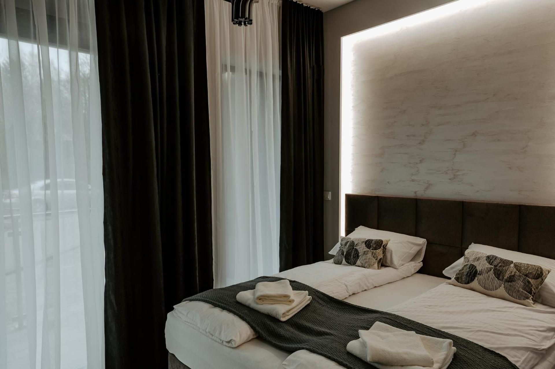 Deluxe Double Room - no kitchen - outside public parking lot