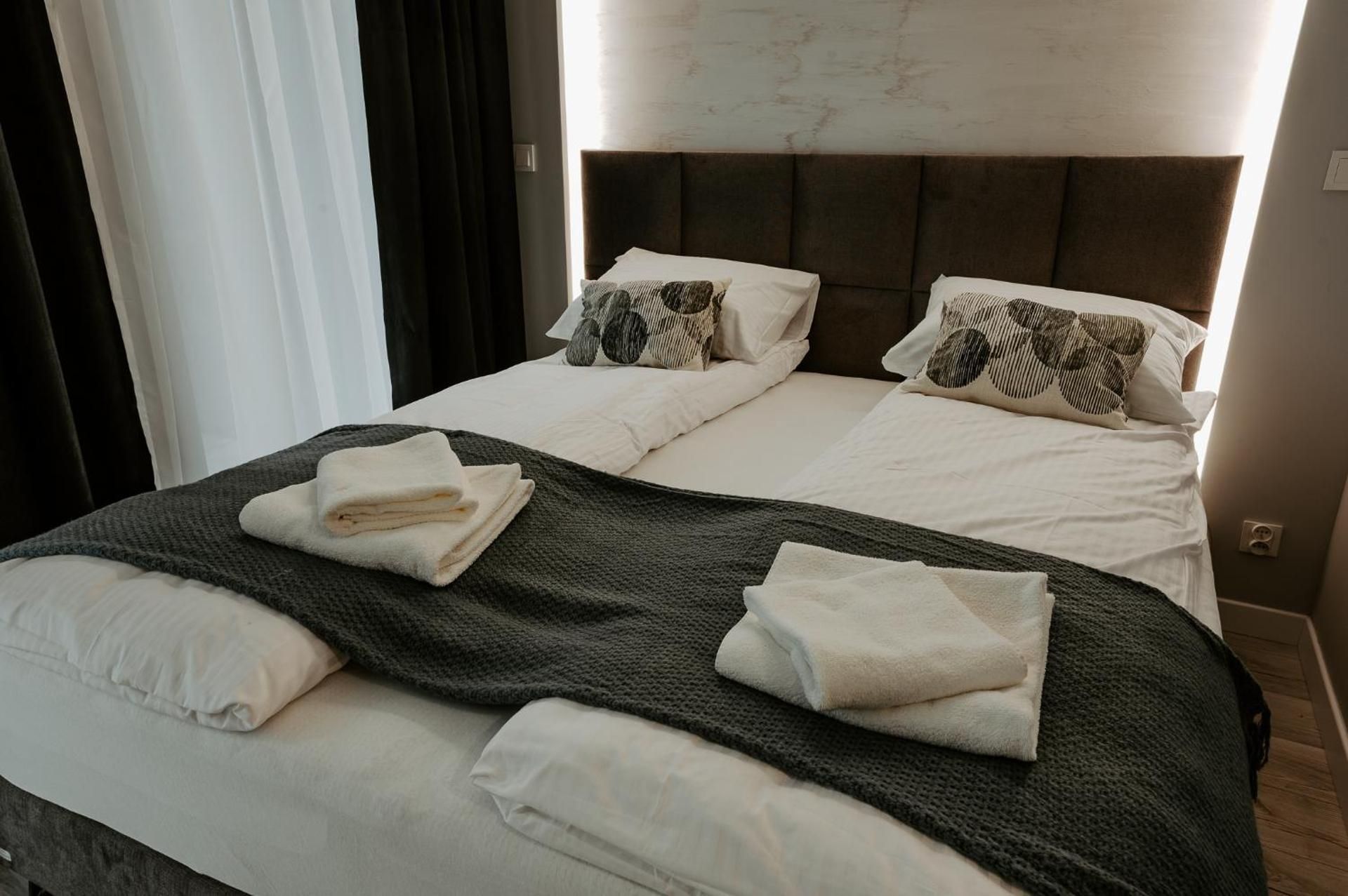 Deluxe Double Room - no kitchen - outside public parking lot