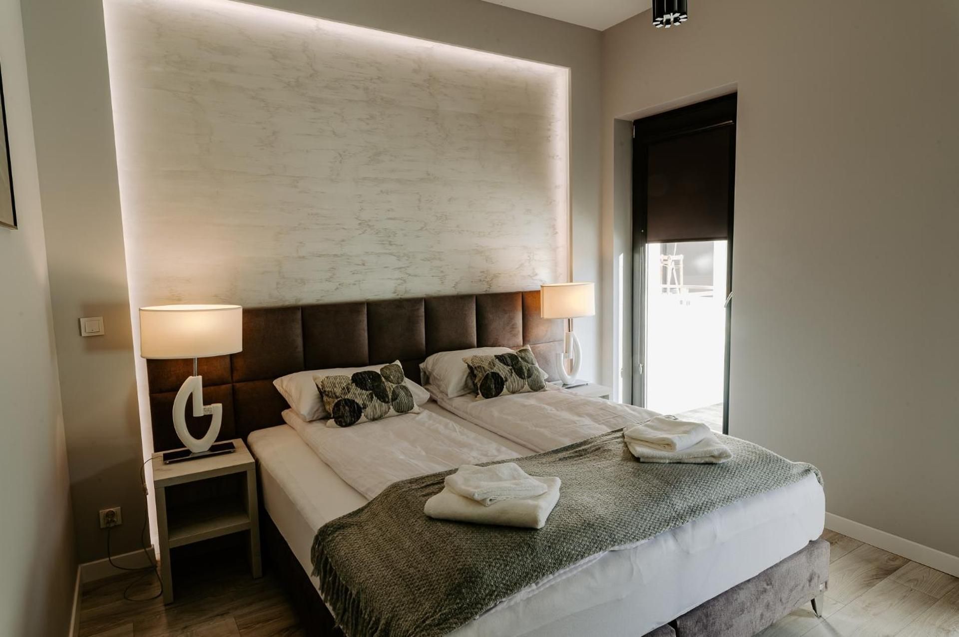 Superior Double or Twin Room with Terrace - outside public parking lot - no kitchen