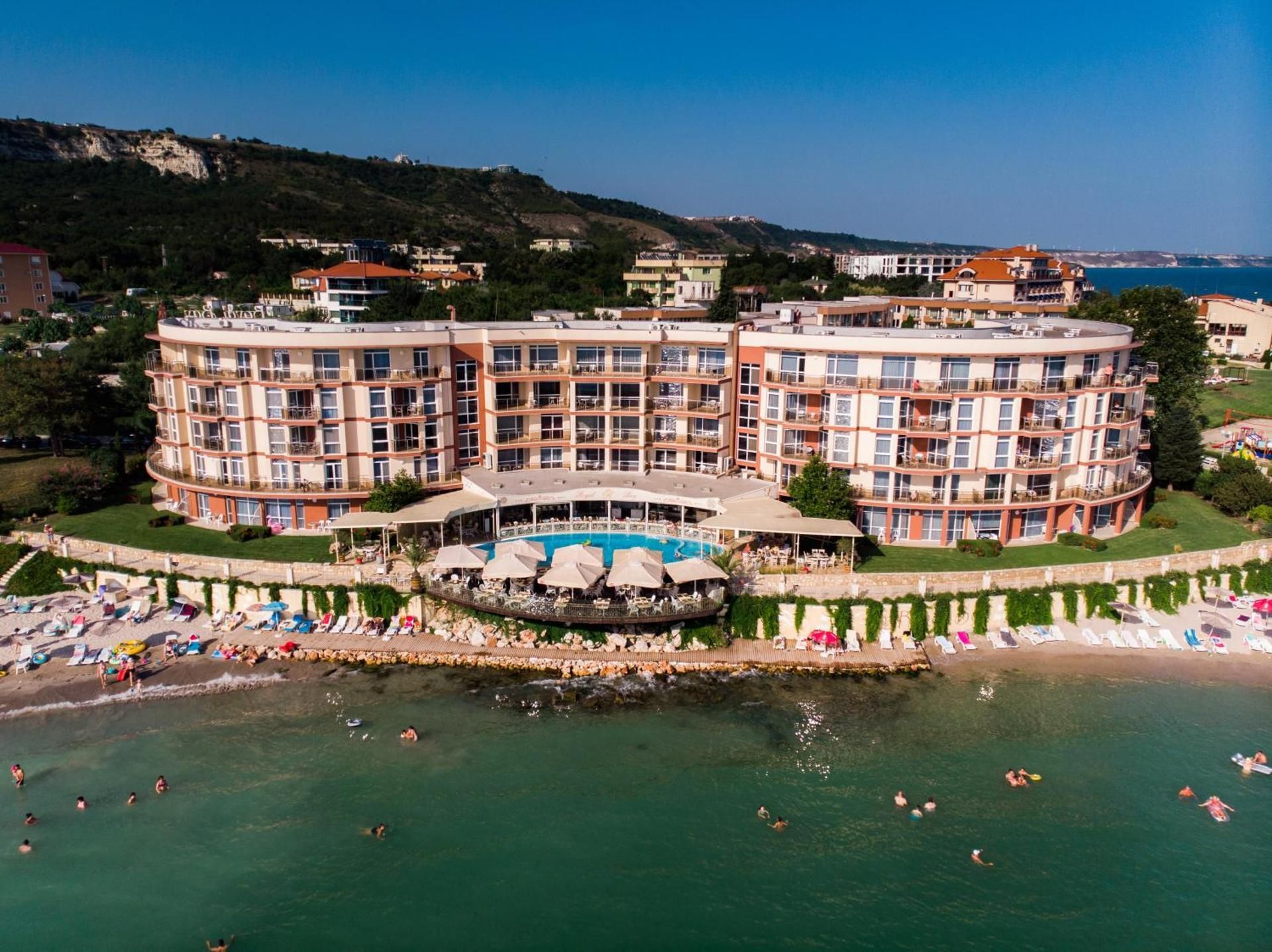 One-Bedroom Apartment with Balcony and Sea View (4 Adults) - Main Building - Free Beach Access