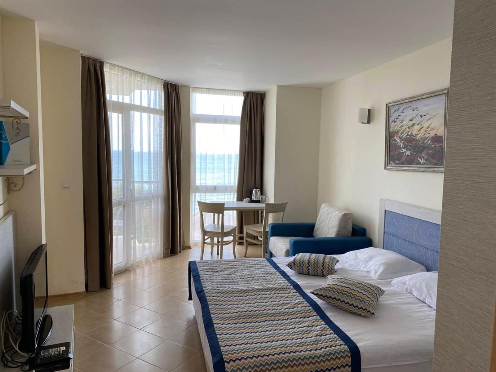 Studio with Balcony and Sea View (2 Adults + 1 Child) - Main Building - Free Beach Access