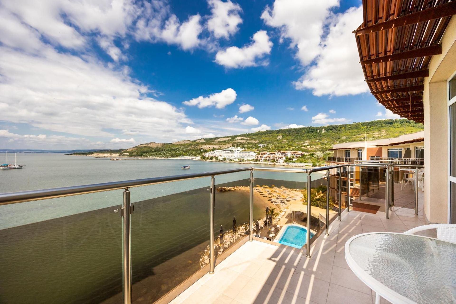 One-Bedroom Apartment with Balcony and Sea View (2 Adults + 2 Children) - Main Building - Free Beach Access