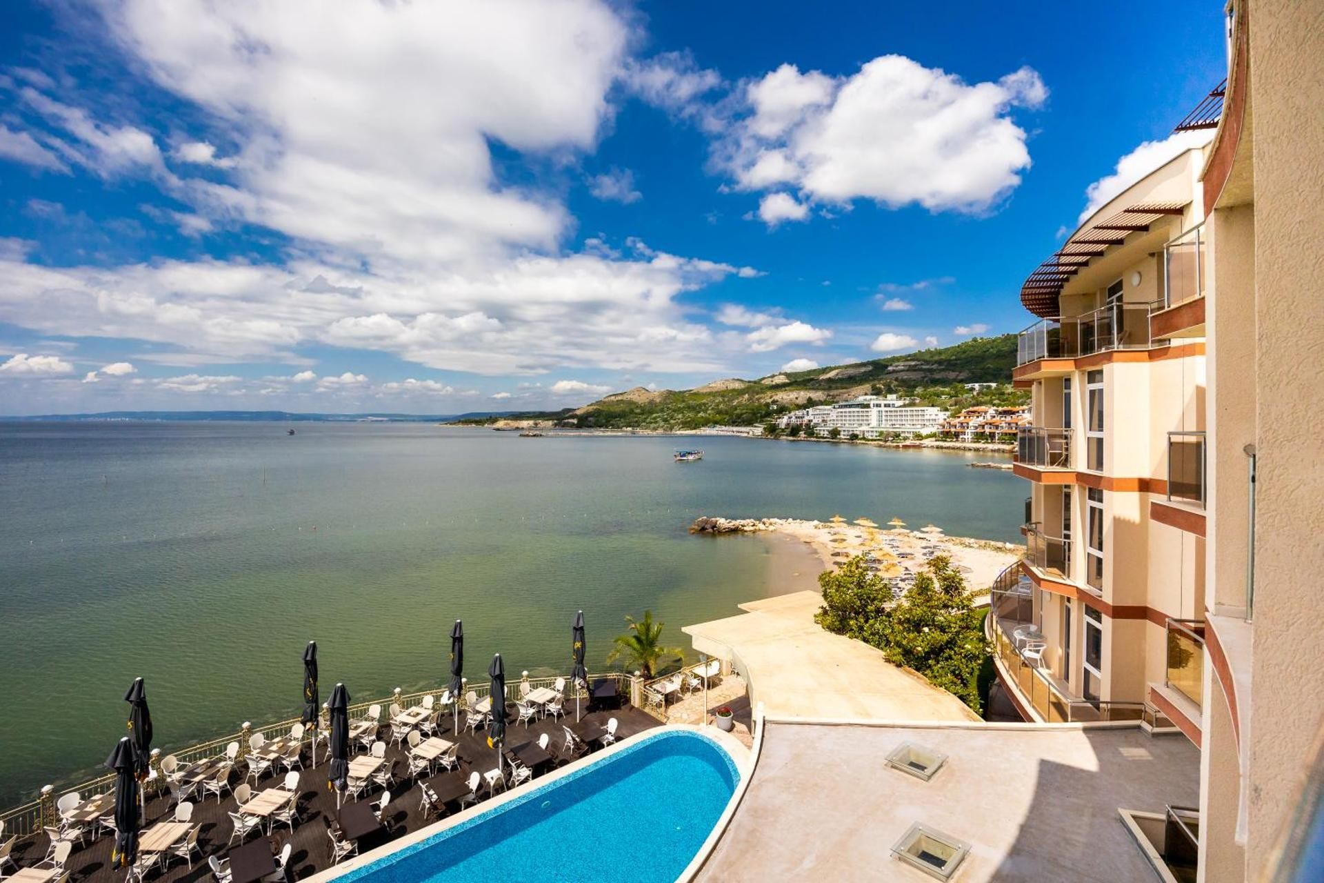 One-Bedroom Apartment with Balcony and Sea View (3 Adults + 1 Child) - Main Building - Free Beach Access