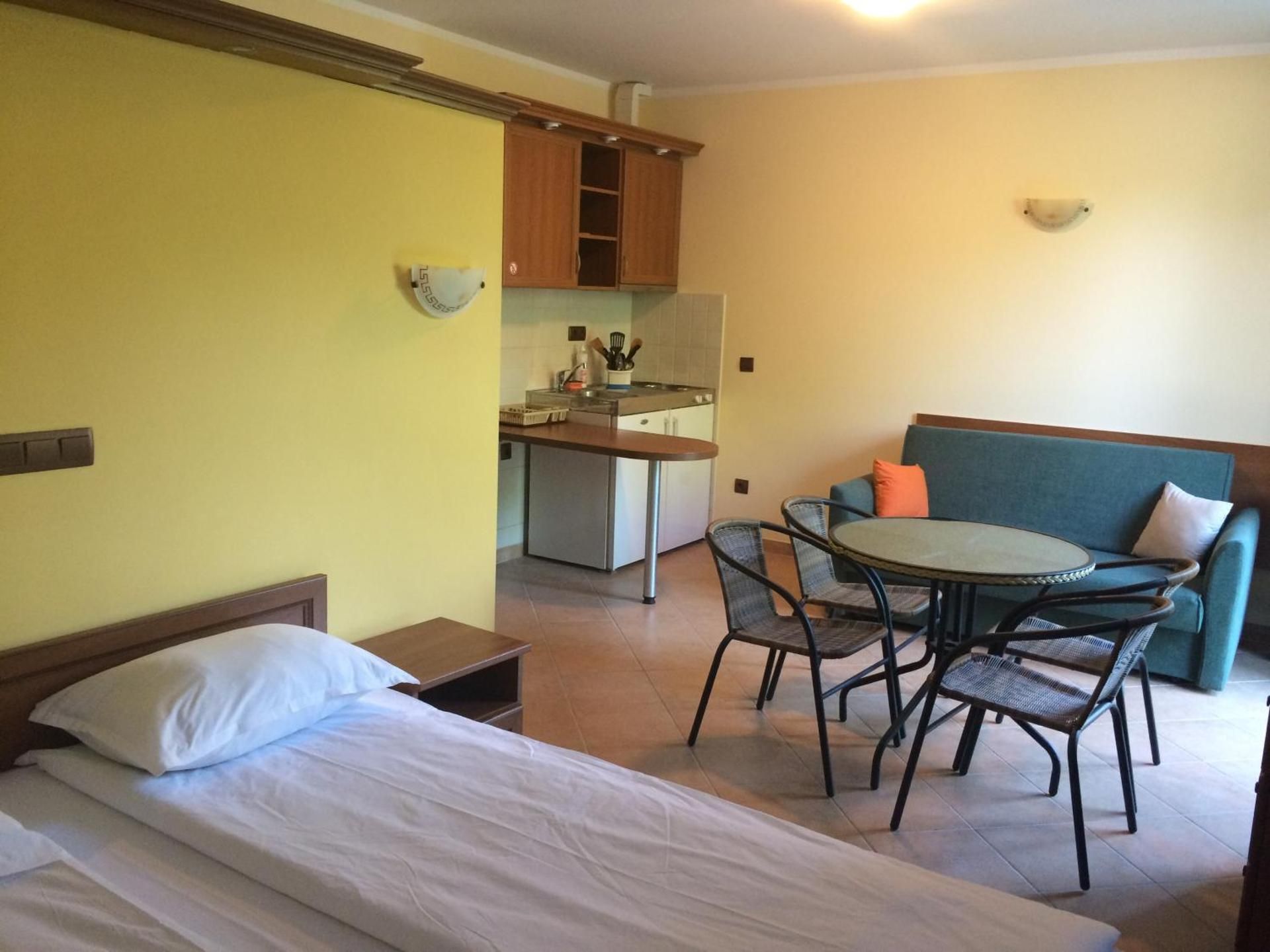Studio Apartment