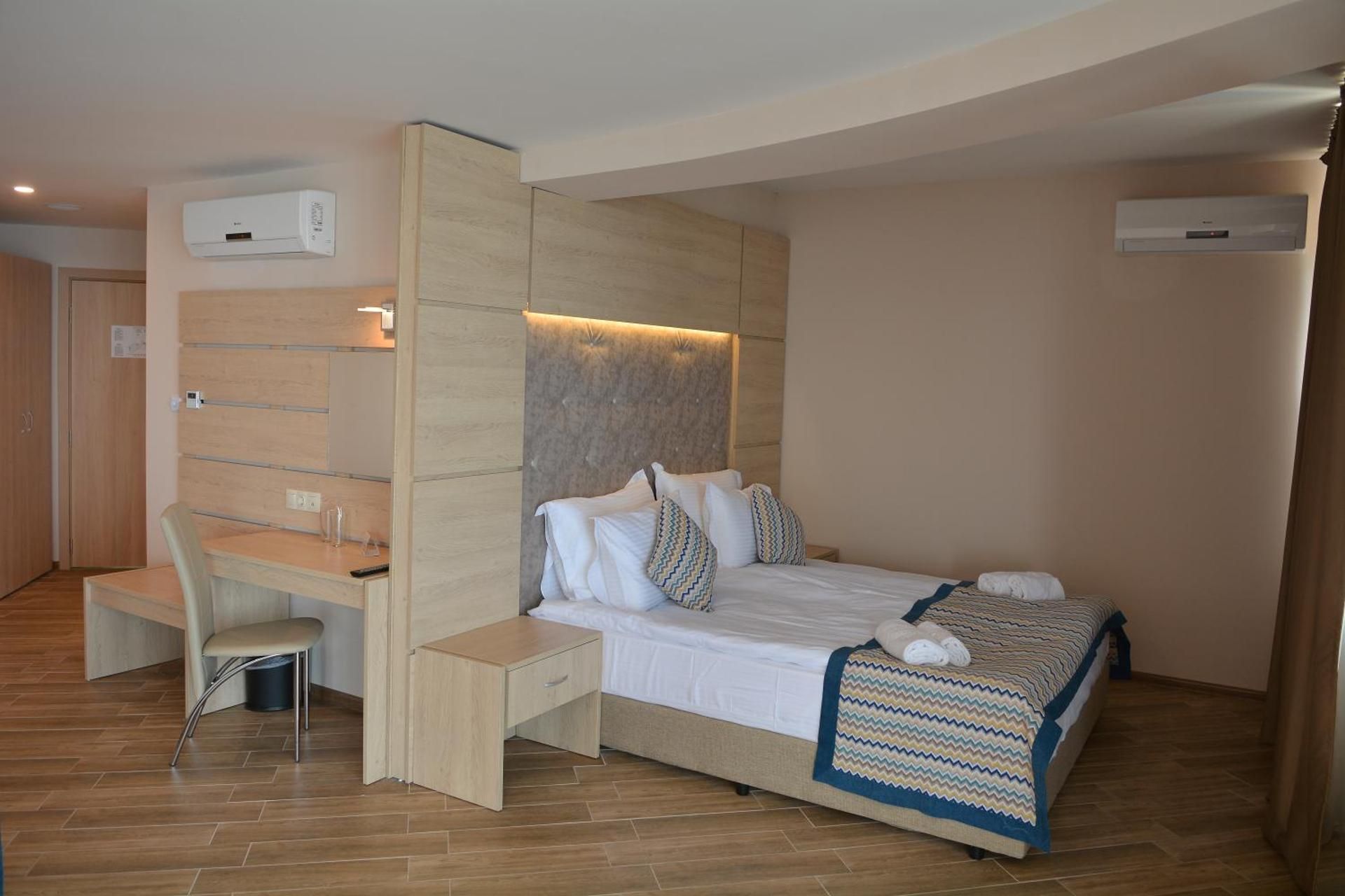 One-Bedroom Suite with Balcony - Free SPA and Beach Access