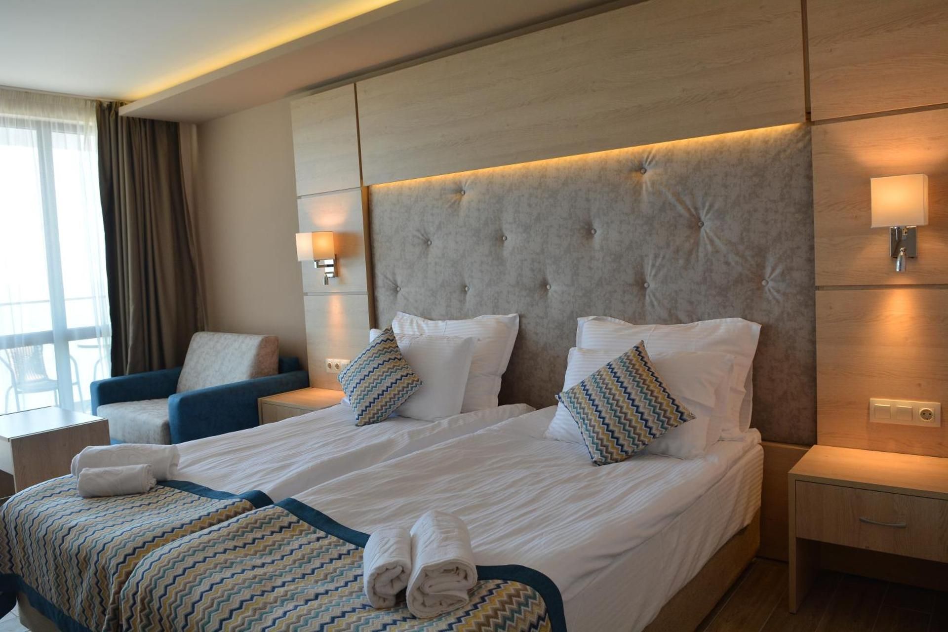 One-Bedroom Suite with Balcony - Free SPA and Beach Access