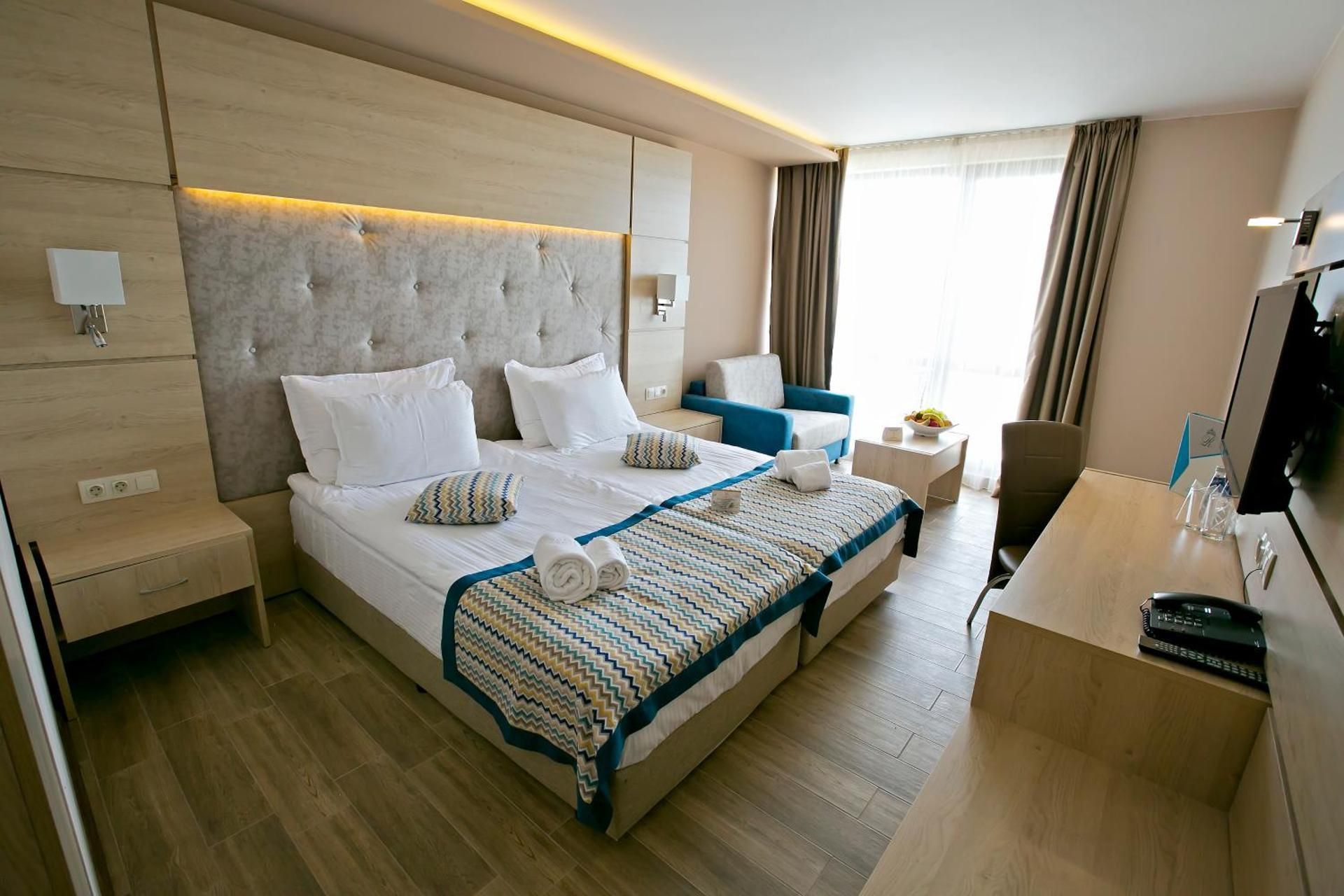 Deluxe Double Room with Balcony and Side Sea View (2 Adults + 1 Children) - Free SPA and Beach Access