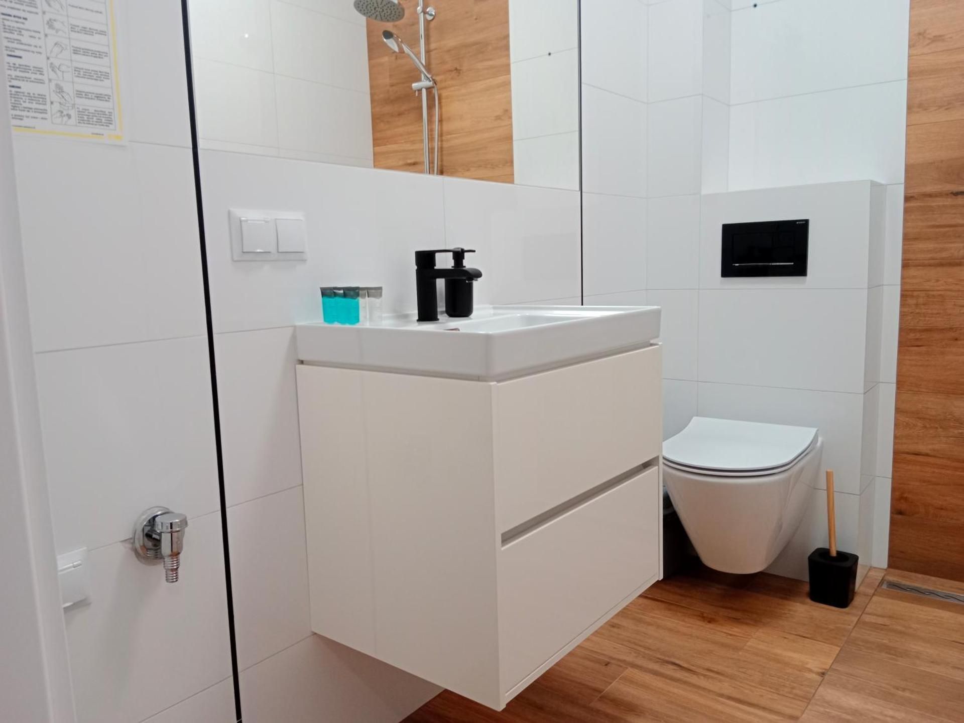 Deluxe Double Room with Shower