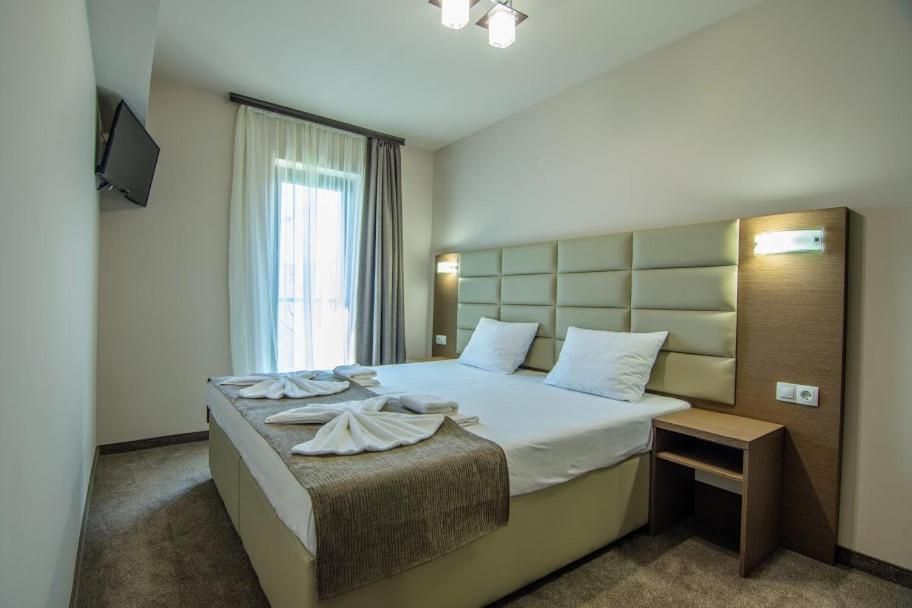One-Bedroom Apartment (2 Adults + 2 Children)