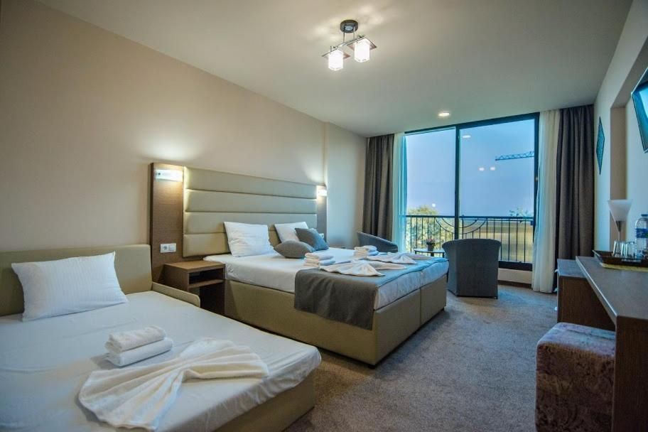Family Room (2 Adults + 2 Children)