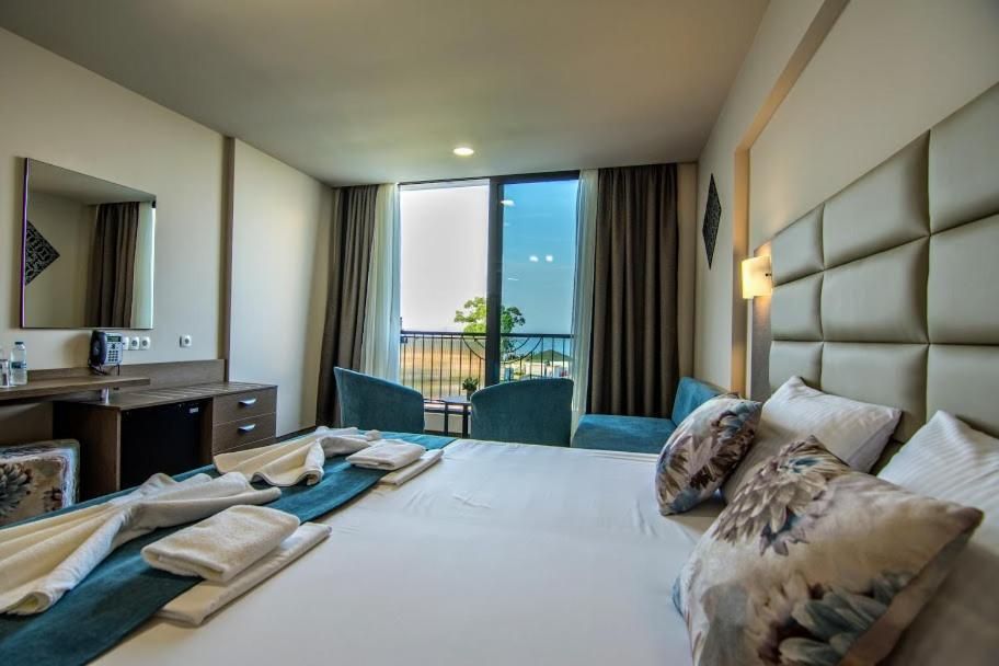 Deluxe double room with Front Sea View