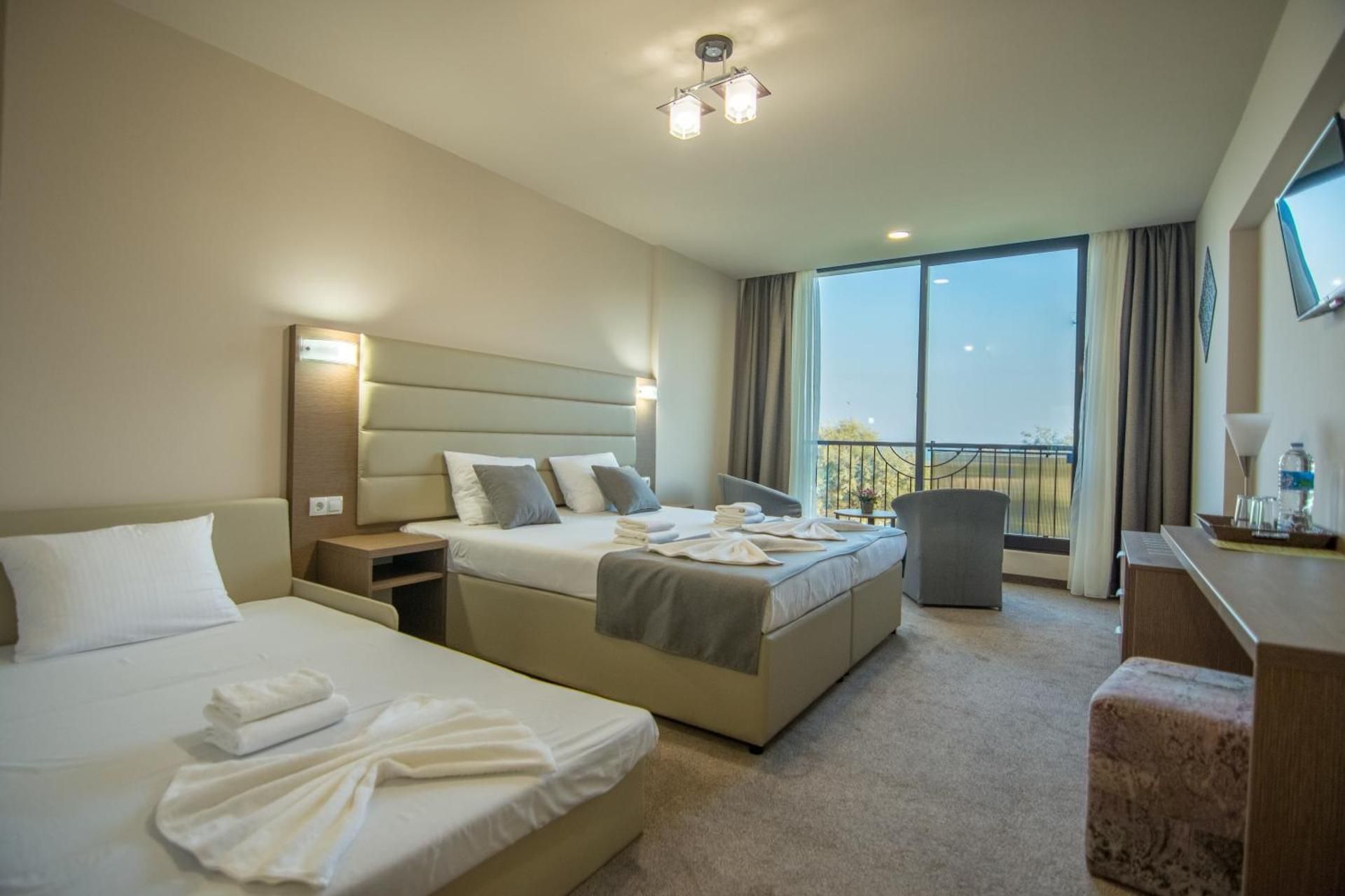 Family Room (2 Adults + 1 Child)