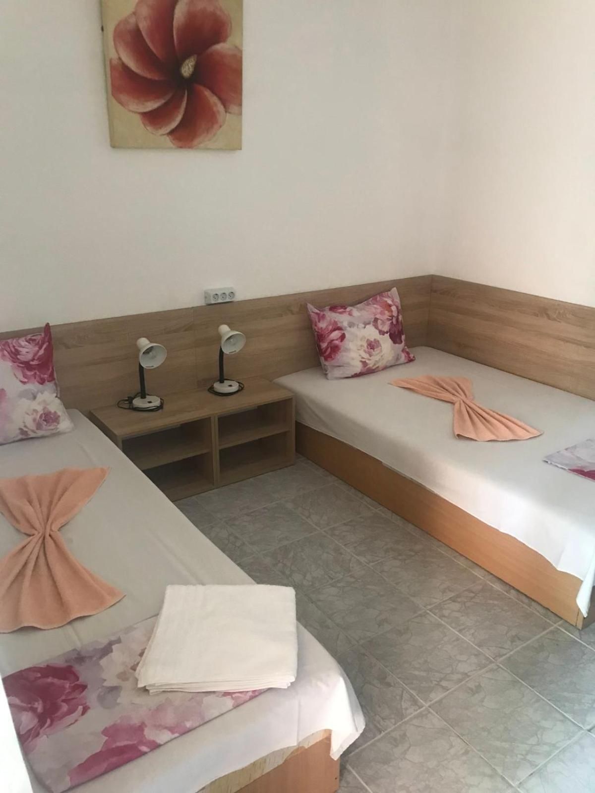 Deluxe Double Room (2 Adults + 1 Child)