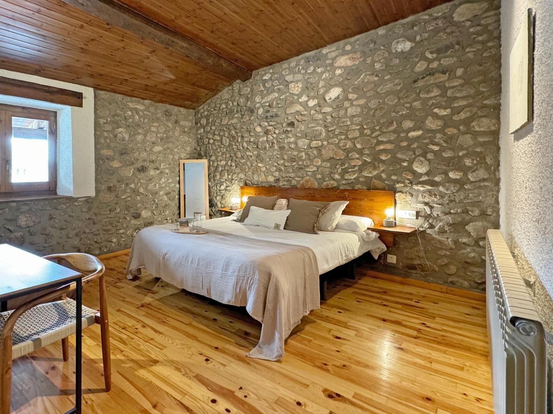 Deluxe Double Room (2 Adults + 1 Child)