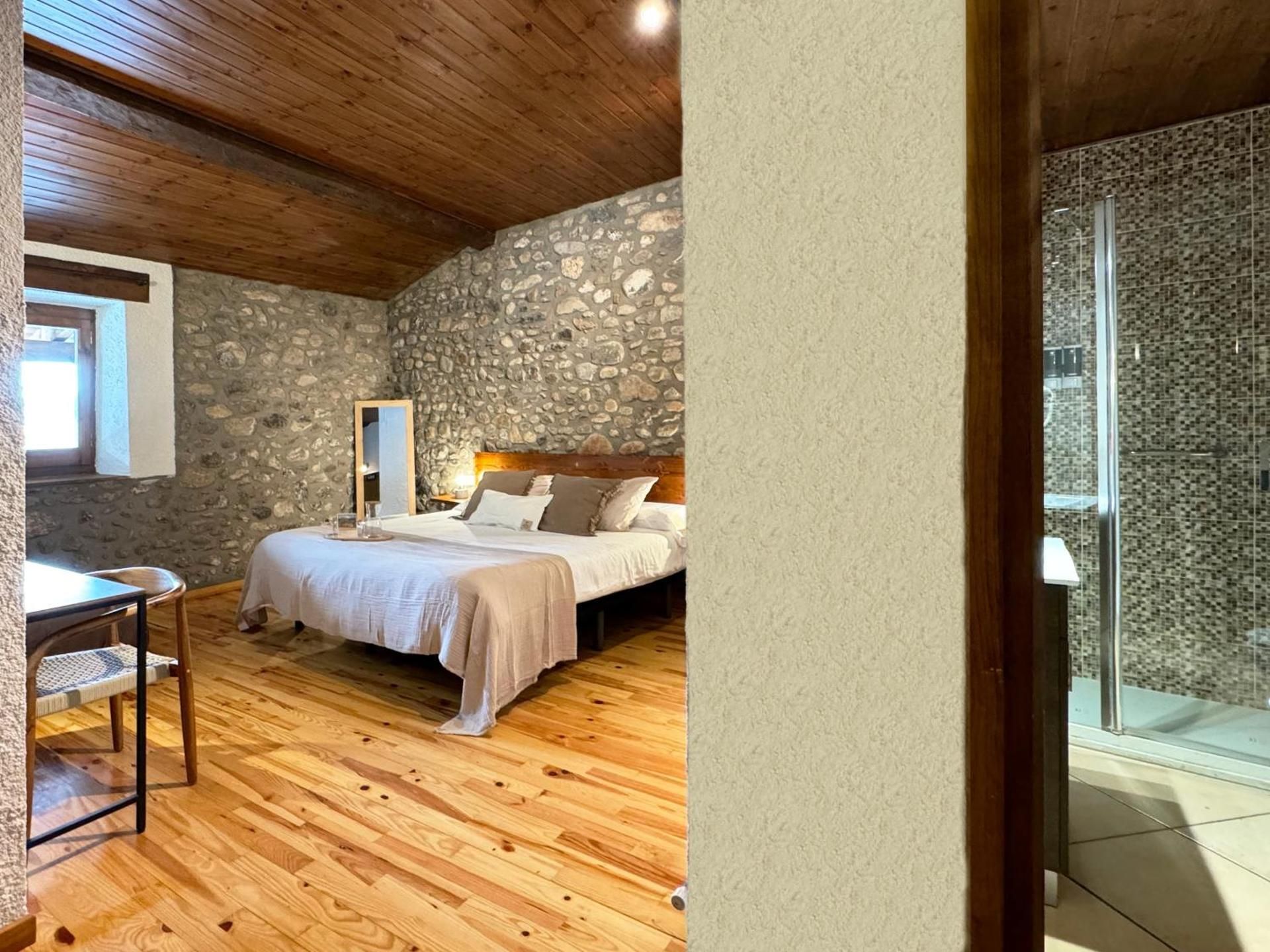 Deluxe Double Room (2 Adults + 1 Child)