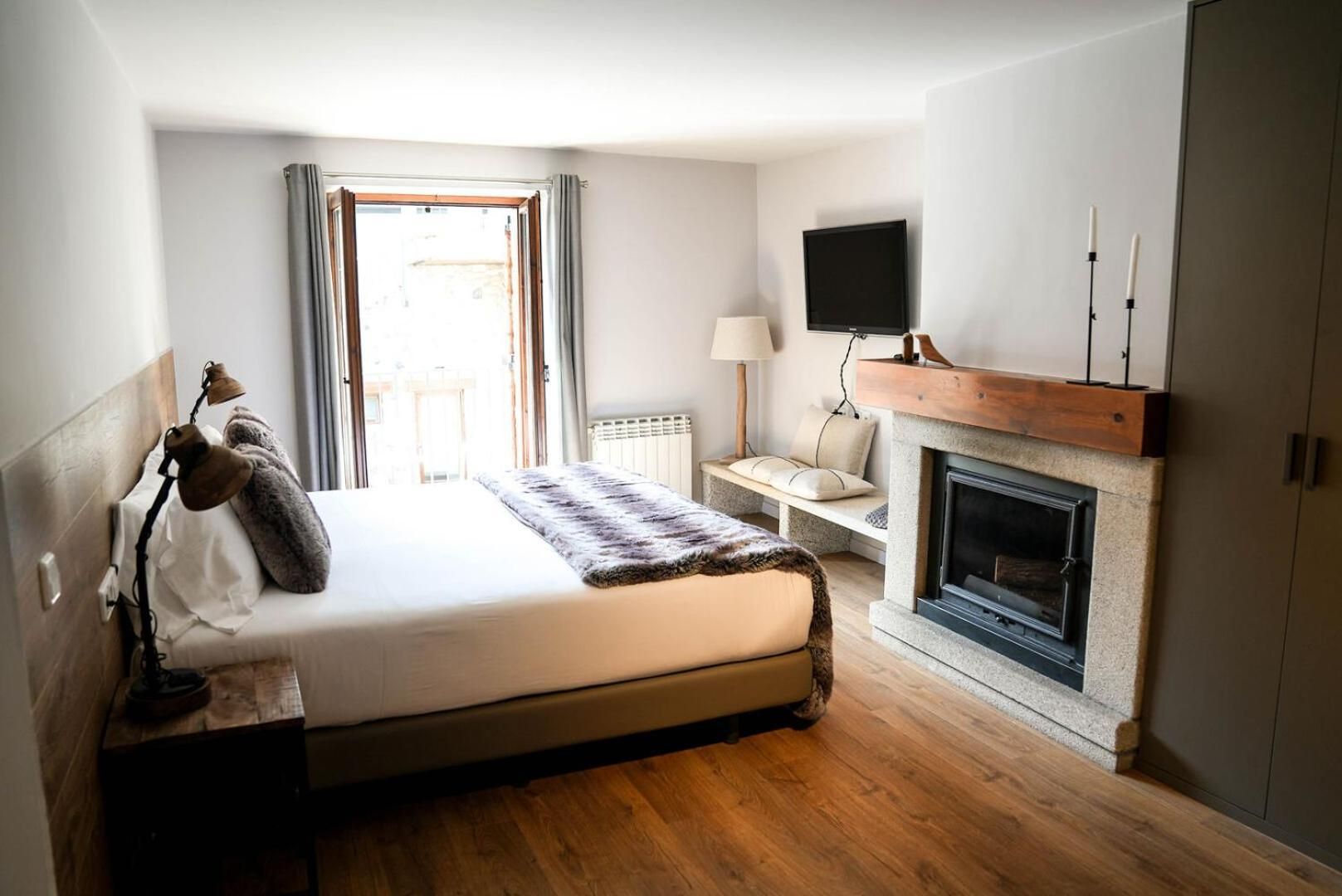 Deluxe Double or Twin Room with Mountain View