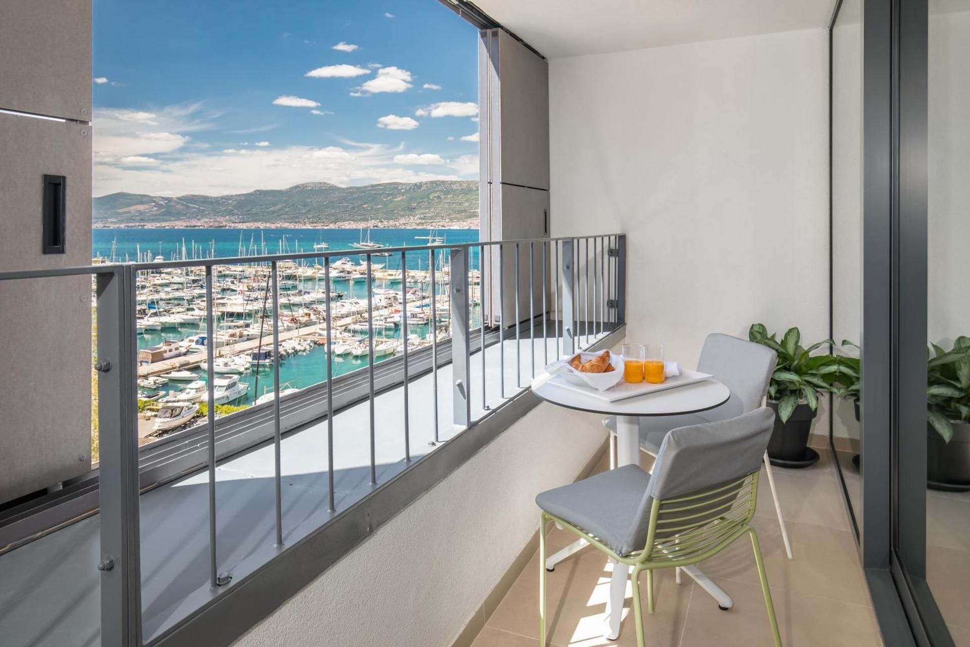 Deluxe Double or Twin Room with Sea View