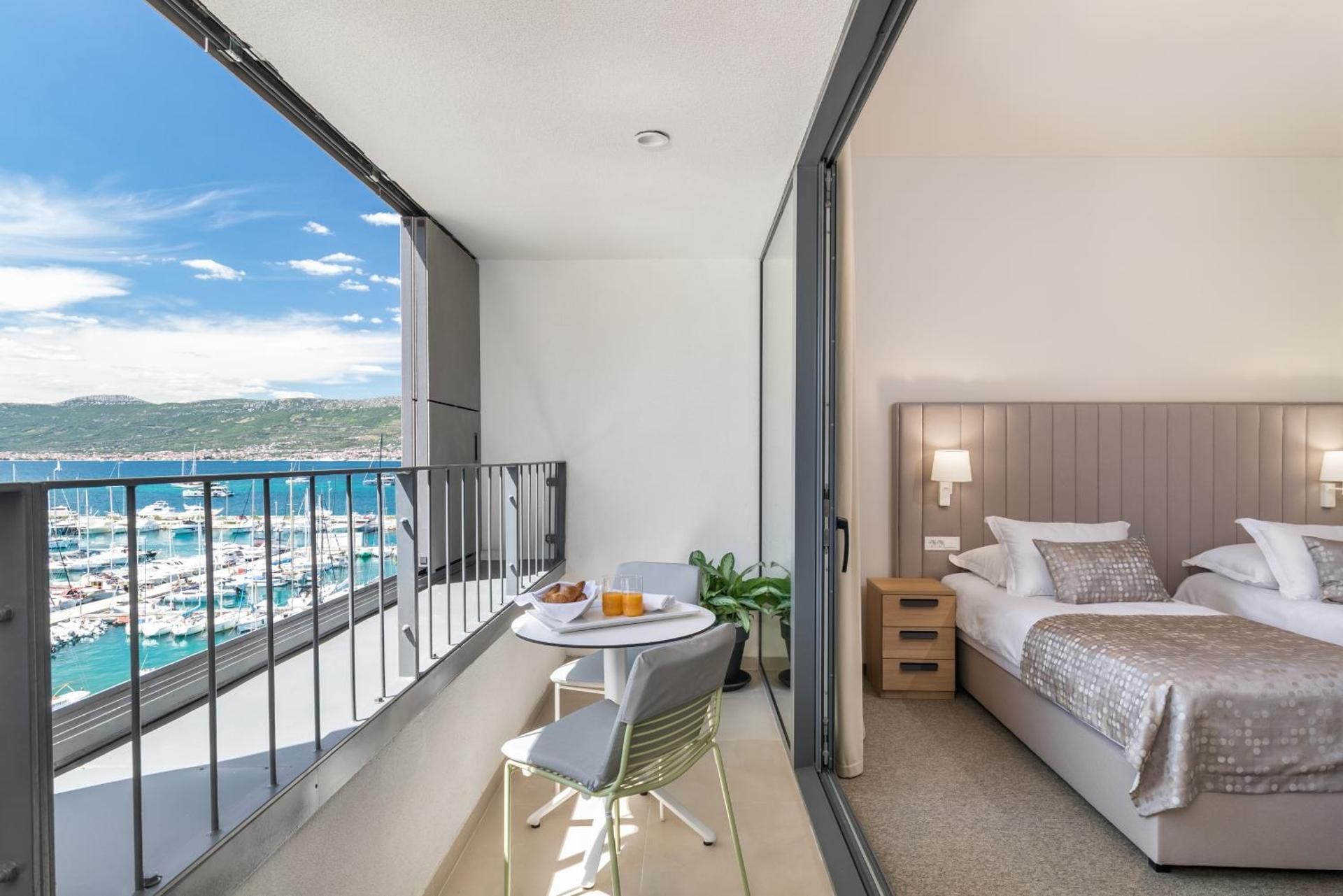 Deluxe Double or Twin Room with Sea View