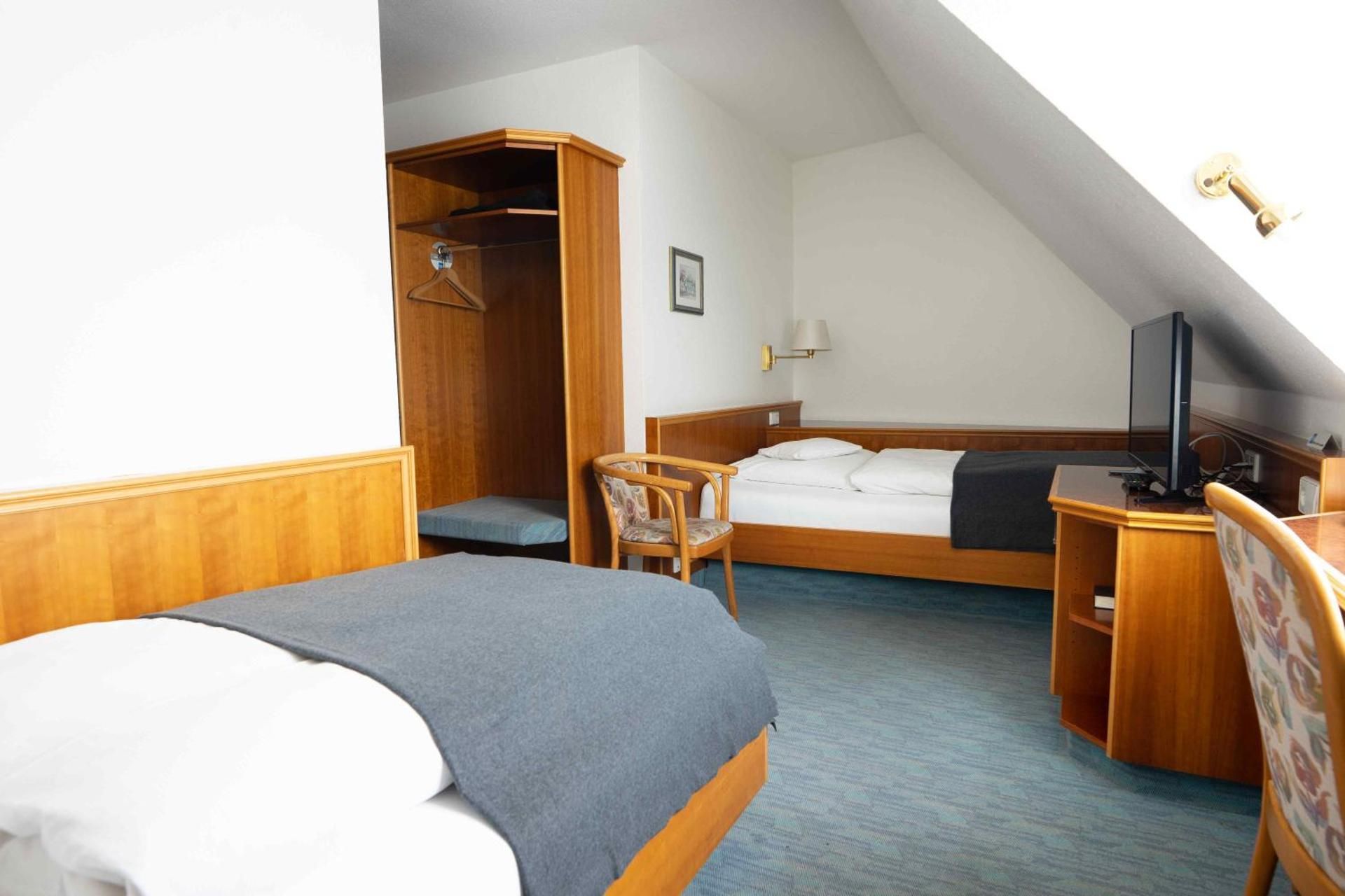 Twin Room with Shower