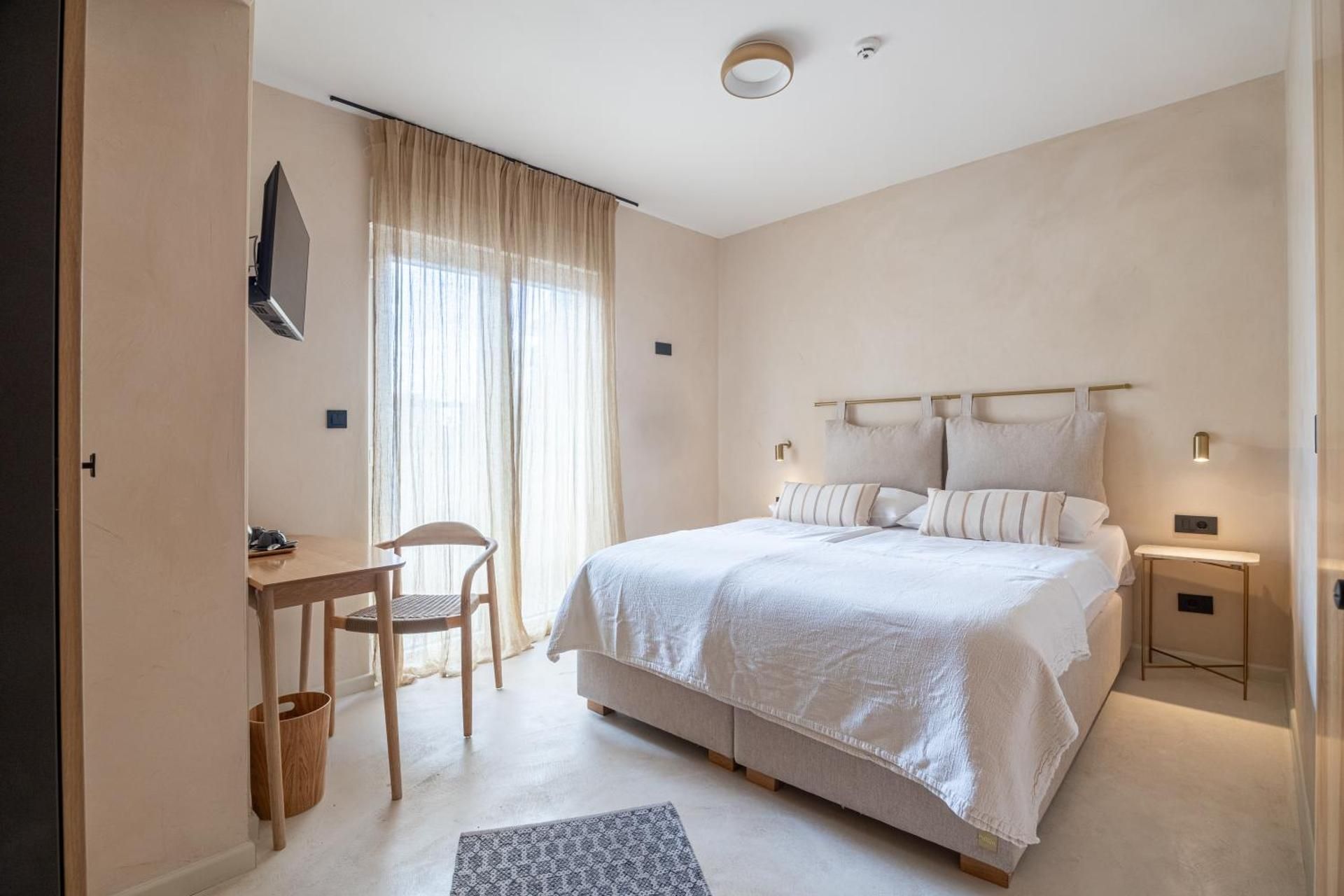 loor luxury retreat Deluxe Queen Room