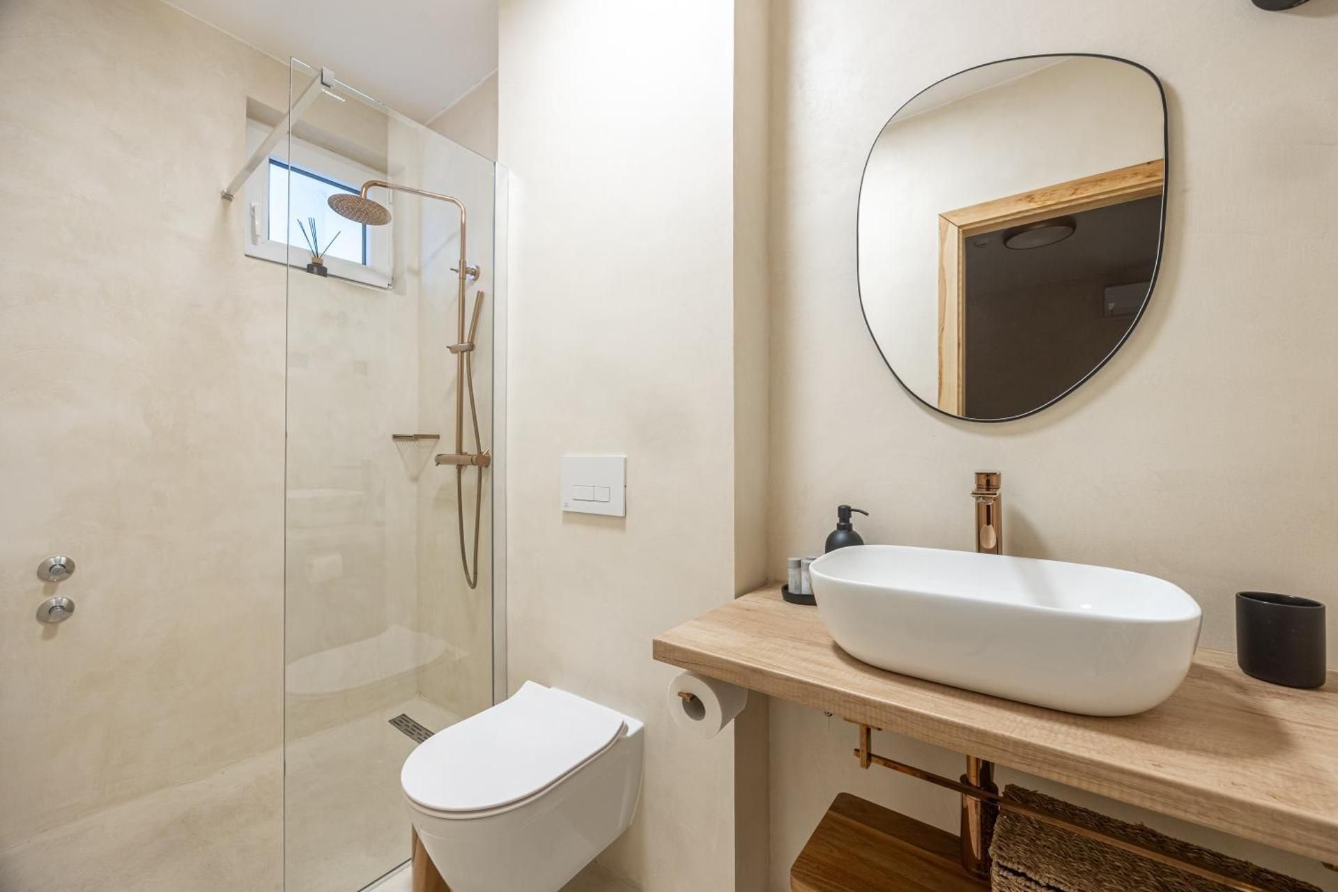 loor luxury retreat Deluxe Queen Room 3