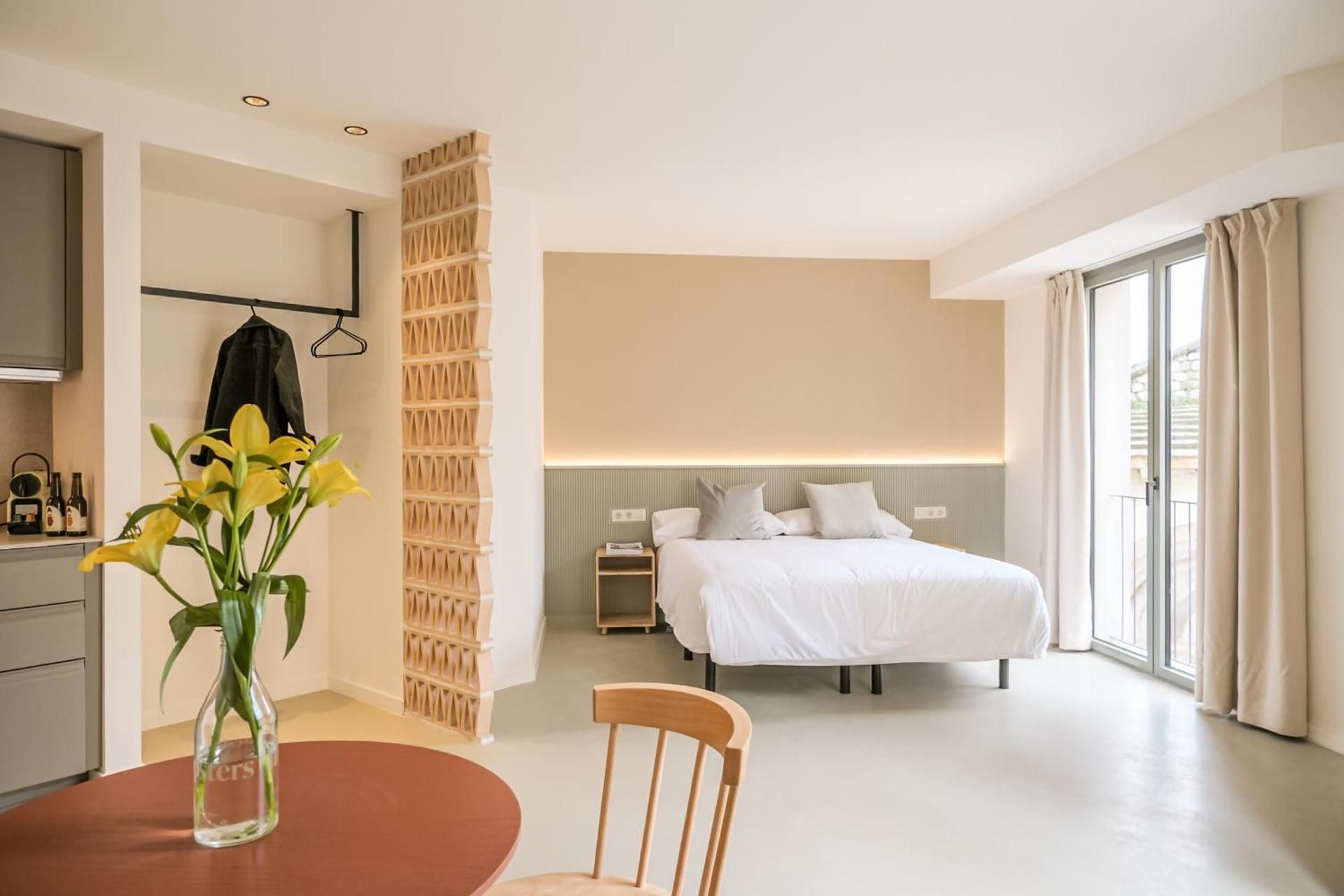One-Bedroom Deluxe Apartment