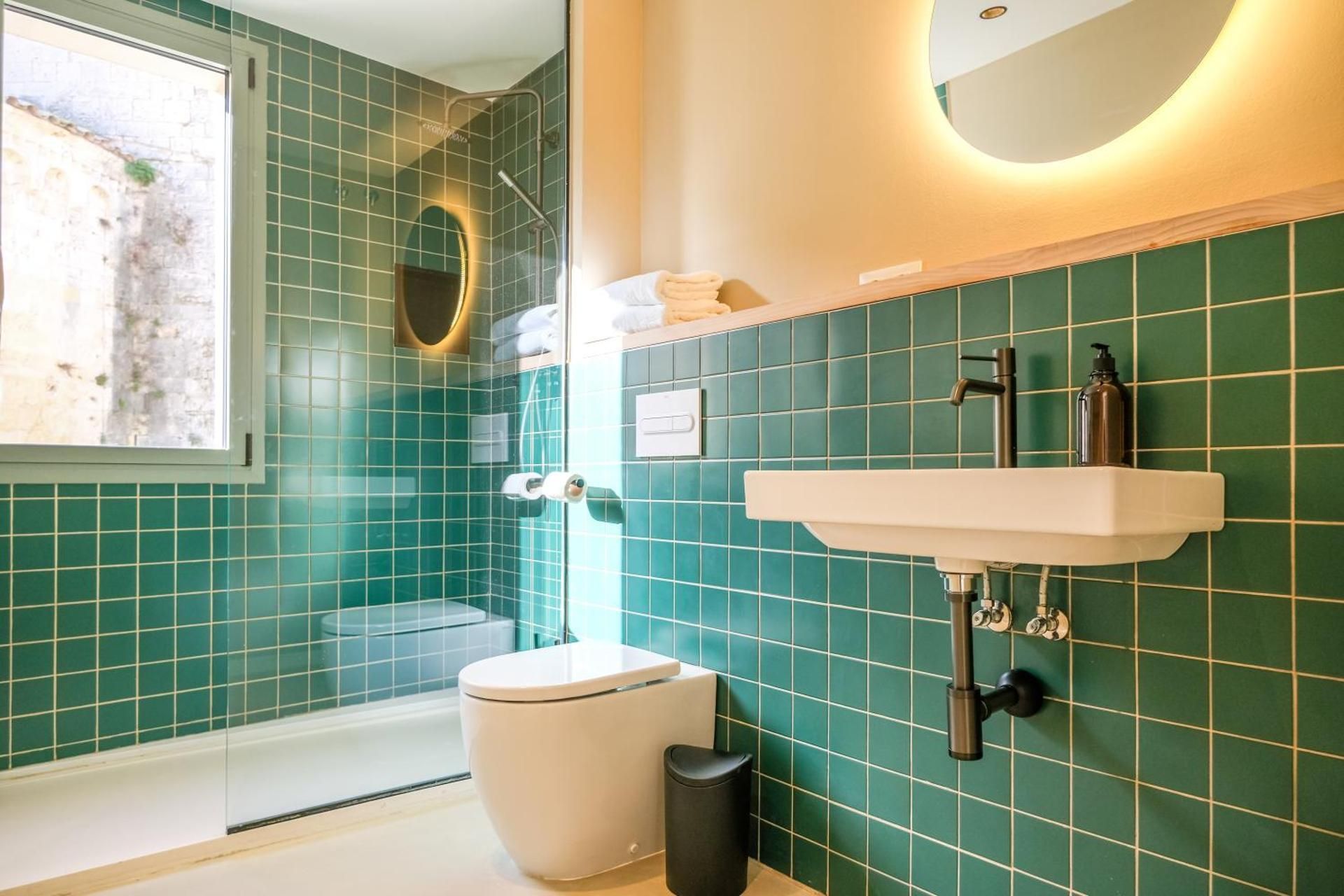 One-Bedroom Deluxe Apartment