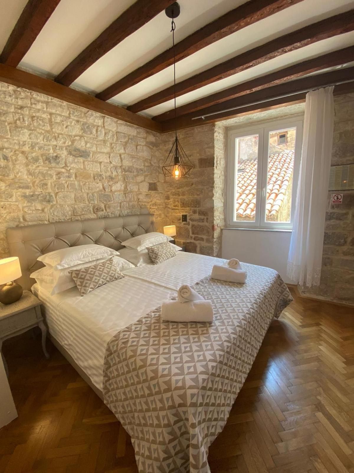 Palace Wall Residences Deluxe Double Room