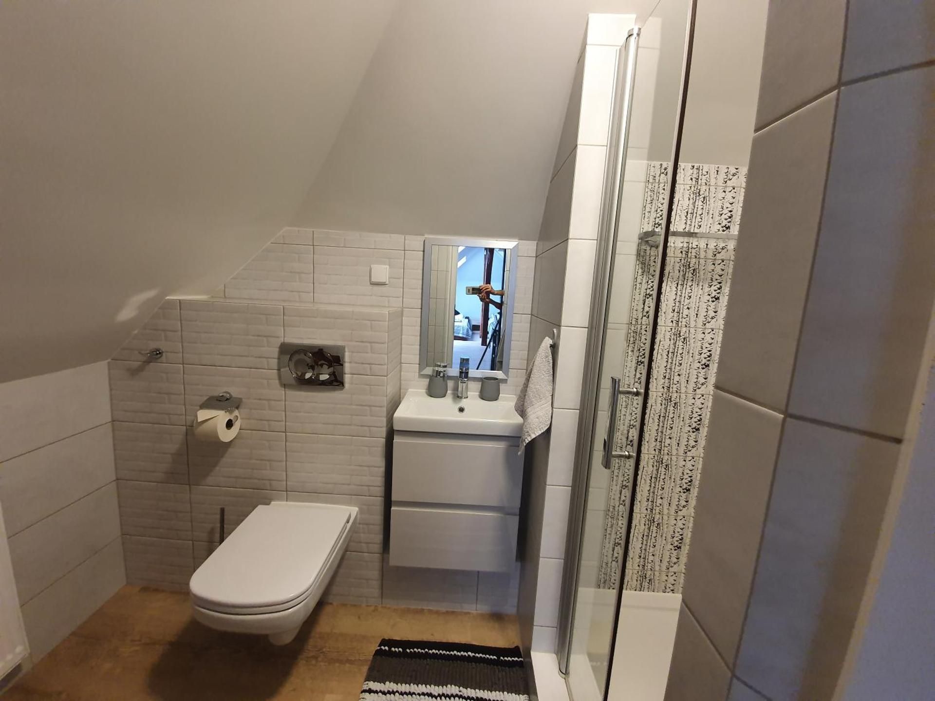 Studio (4 Adults) - Attic