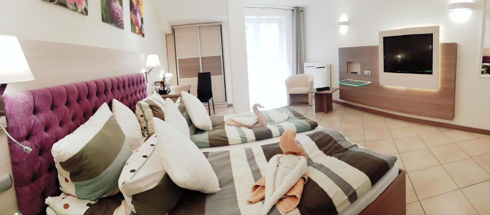 Economy Twin Room with Patio