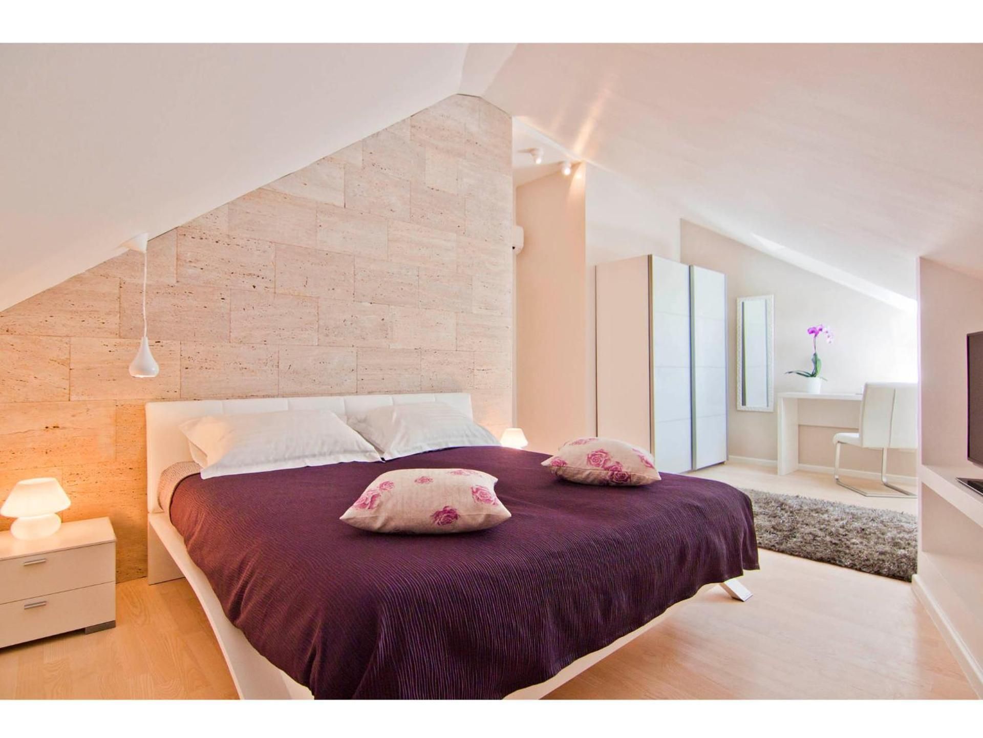 Laura Lux Suites Deluxe Quadruple Room