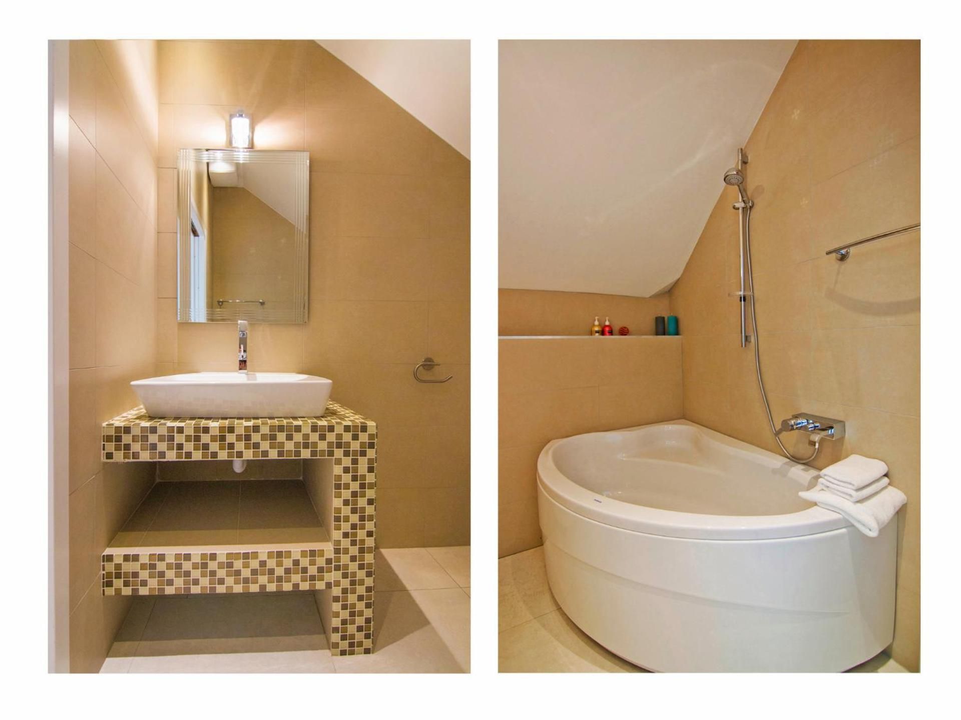 Laura Lux Suites Deluxe Quadruple Room 2