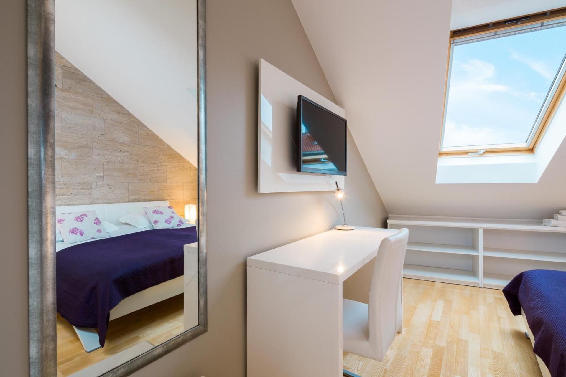 Laura Lux Suites Deluxe Double Room with Sea View 2