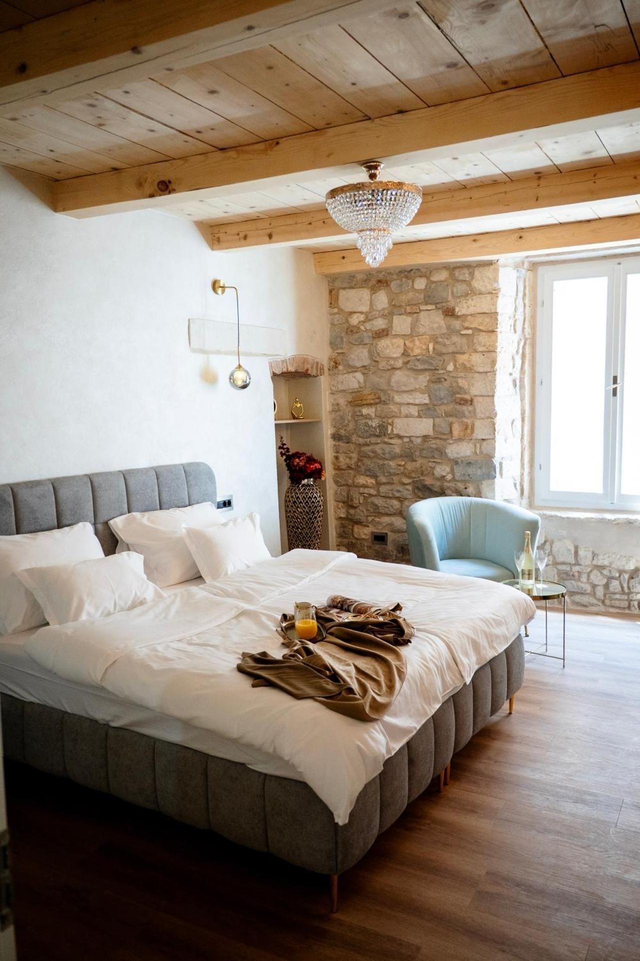 Deluxe King Suite