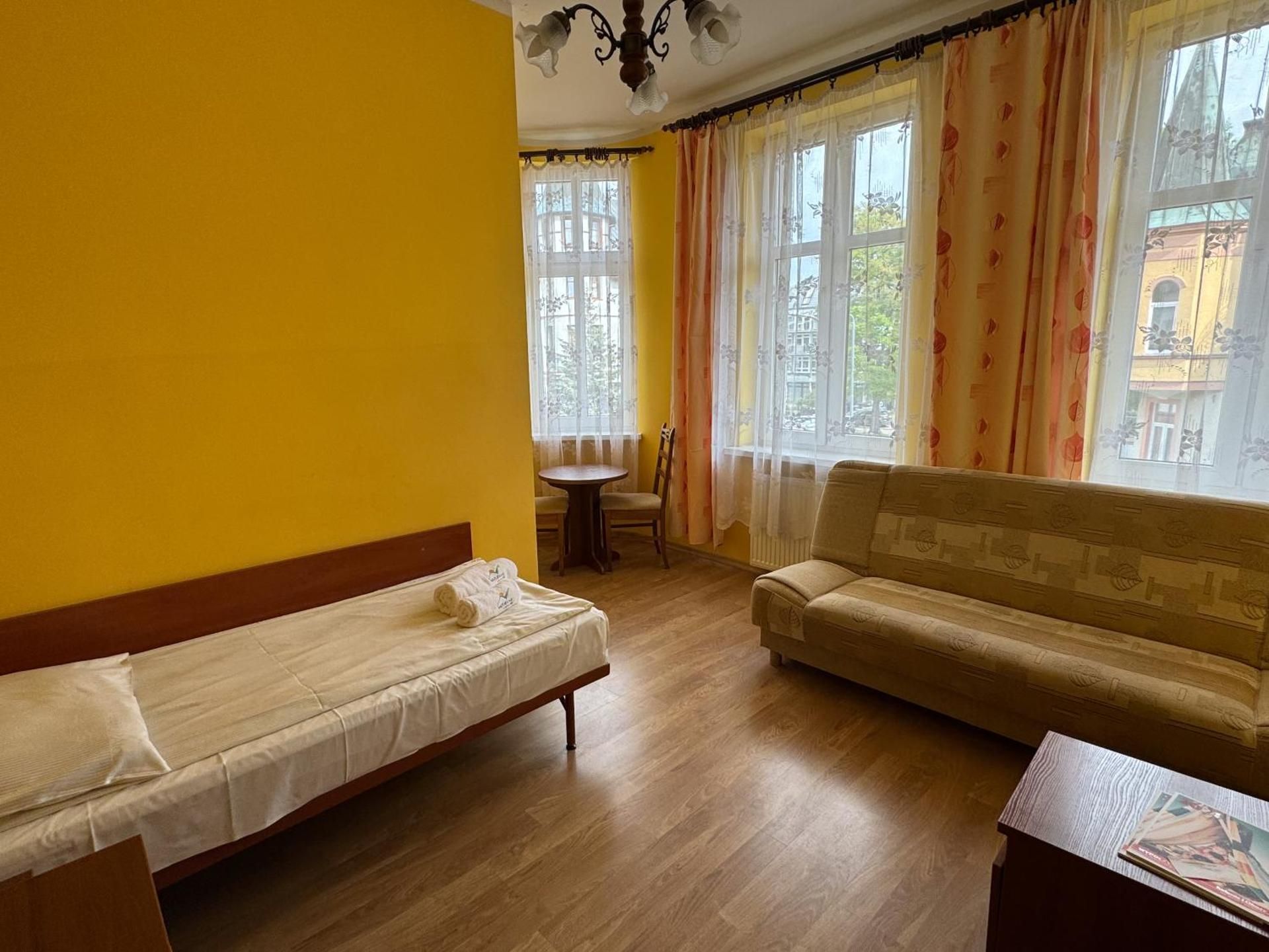 Economy Triple Room