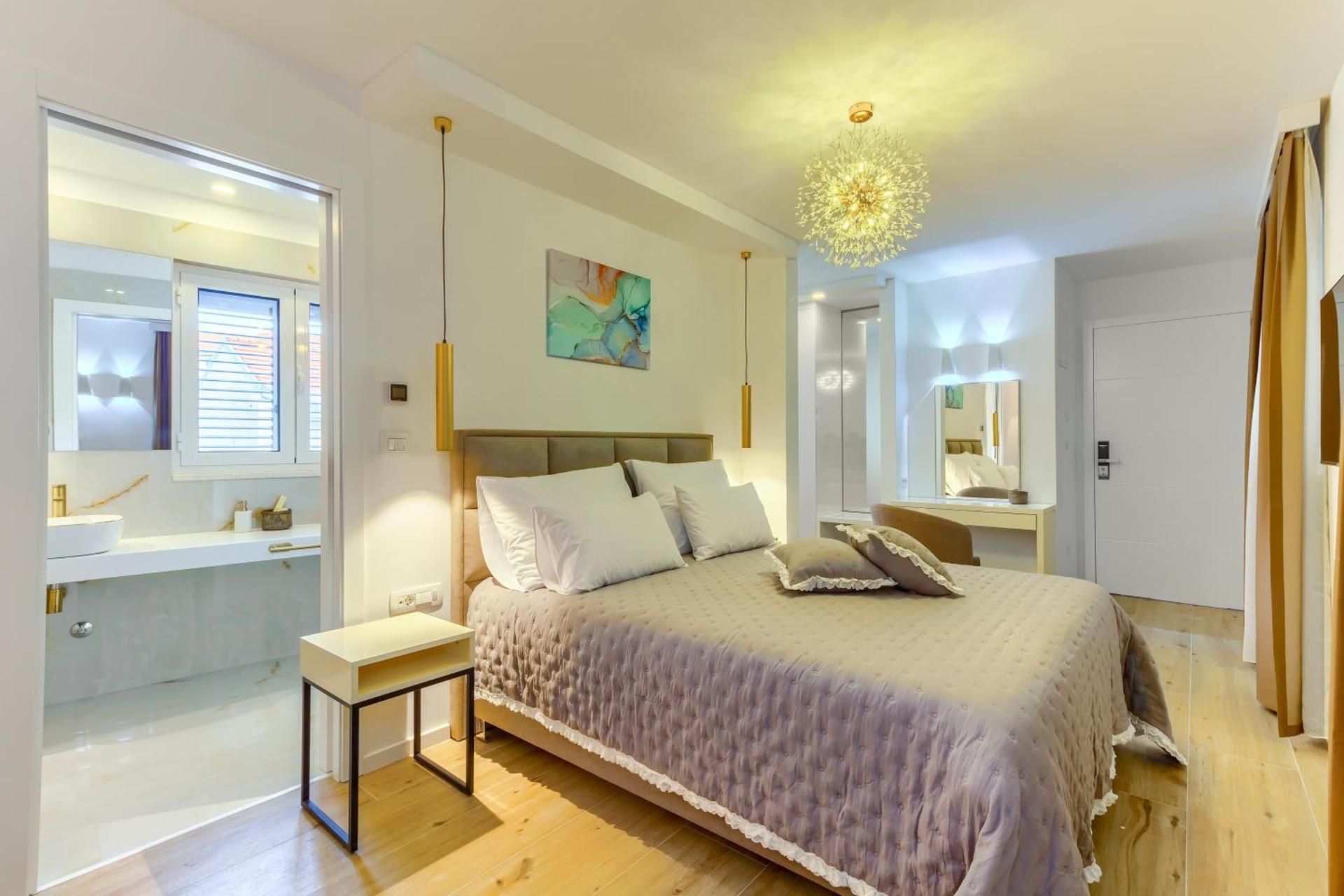 Irini Luxury Rooms