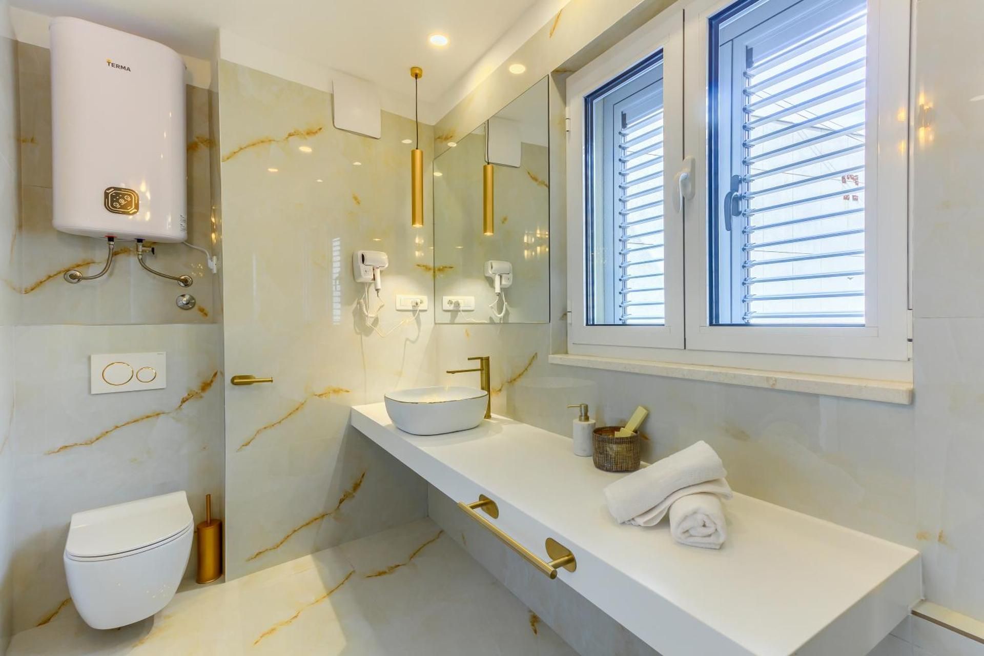 Irini Luxury Rooms