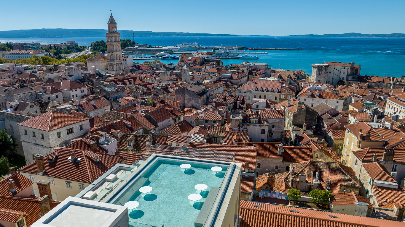 Deluxe King Room with City View