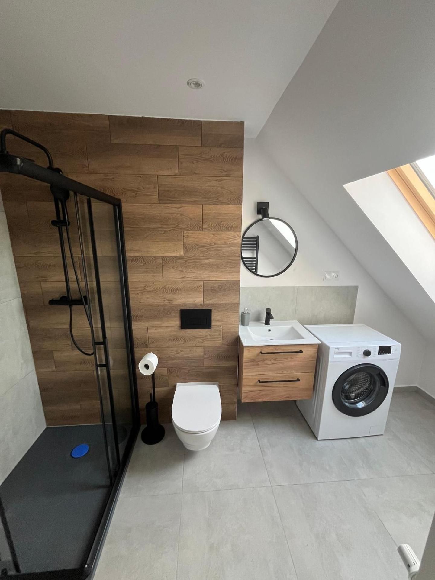 Deluxe Double Room (2 Adults + 1 Child)