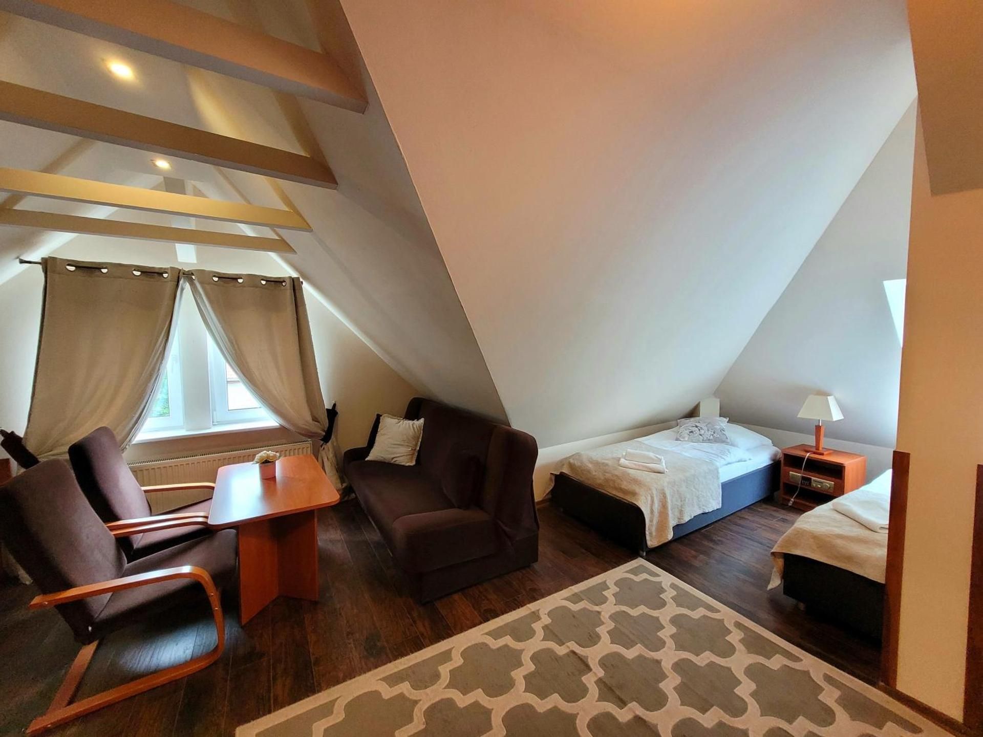Twin Room- Attic