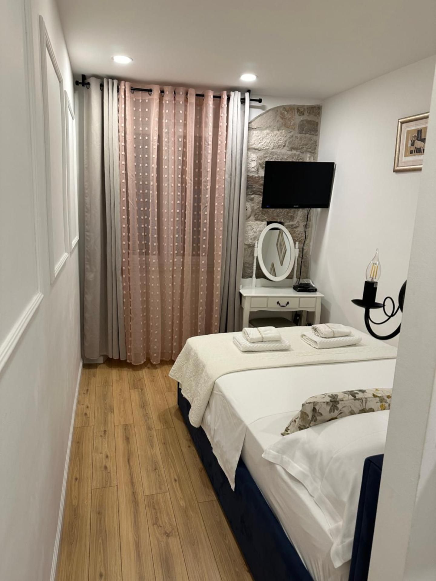 Split Old Town Suites 2