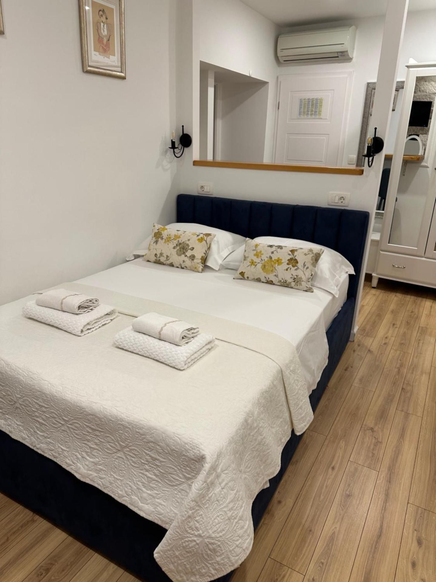 Split Old Town Suites 2