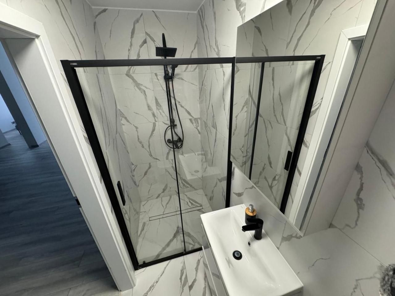 Deluxe Two-Bedroom Apartment with Garden View