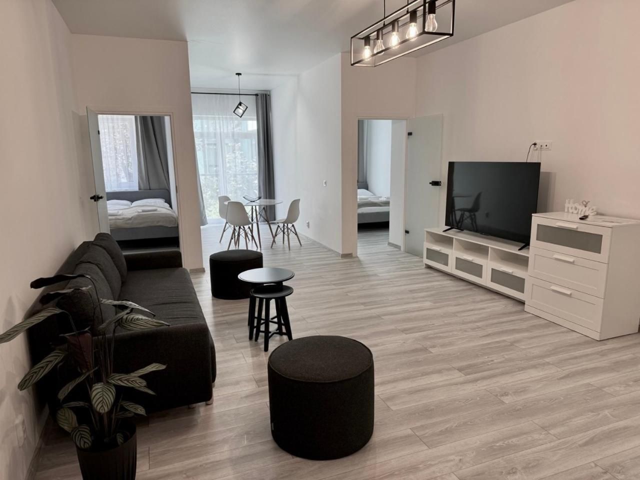 Deluxe Two-Bedroom Apartment with Garden View