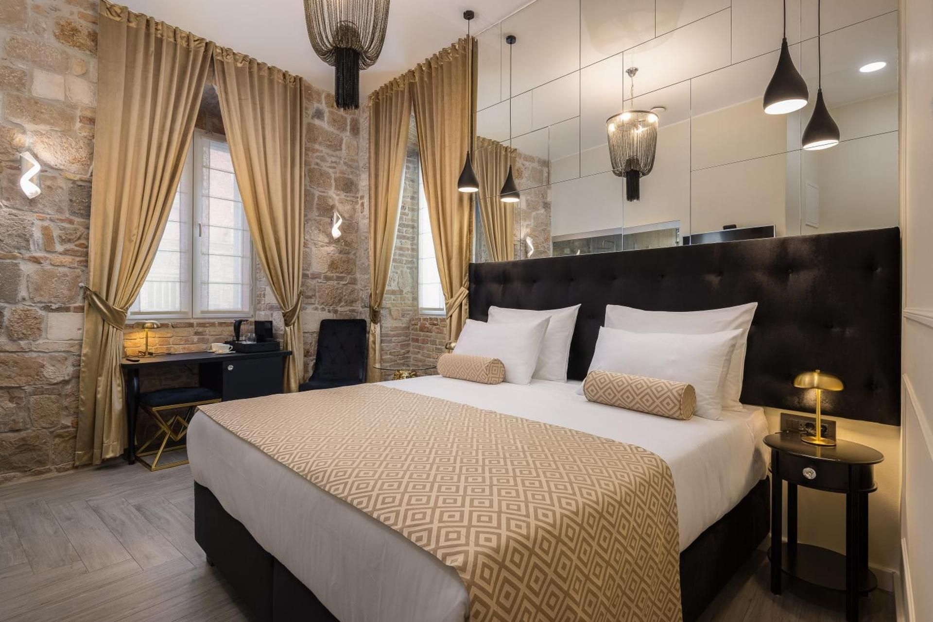 Deluxe Double Room with Shower
