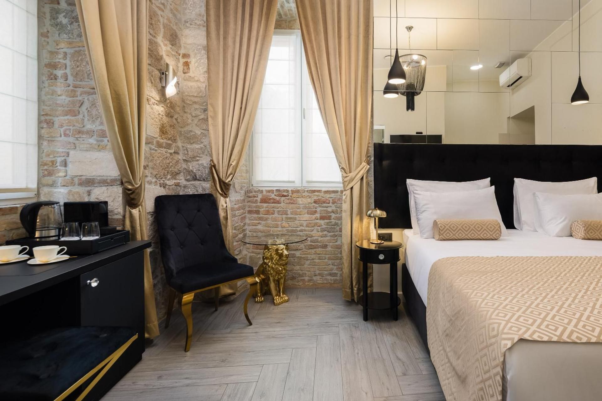 Deluxe Double Room with Shower